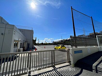 横浜市立美しが丘西小学校 950m