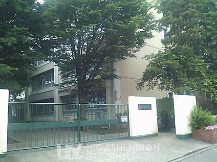 川崎市立南生田中学校 920m