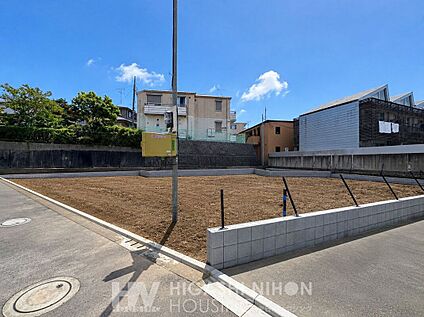 前面道路含む外観