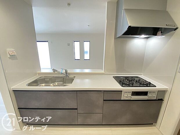 【キッチン】お手入れが楽に行える換気扇やステンレスワークトップは毎日お料理する奥様の味方!