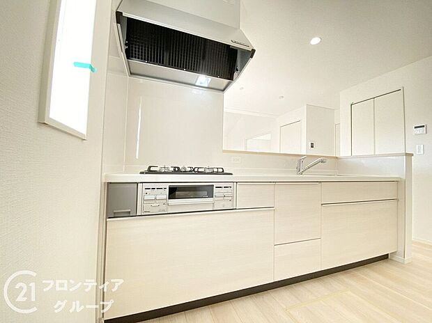 【キッチン】お手入れが楽に行える換気扇やステンレスワークトップは毎日お料理する奥様の味方！