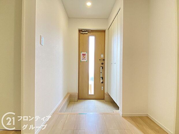 【玄関】玄関は防犯性の優れたダブルロックドアです！