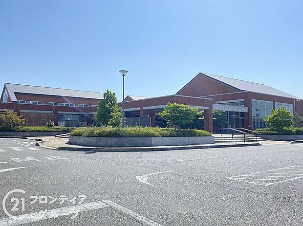 姫路市役所飾磨支所(約2,020m)