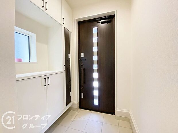 【玄関】玄関は防犯性の優れたダブルロックドアです！