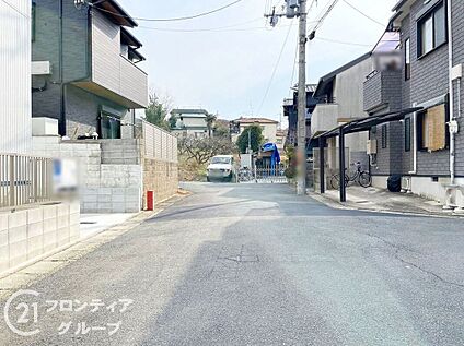 前面道路含む外観