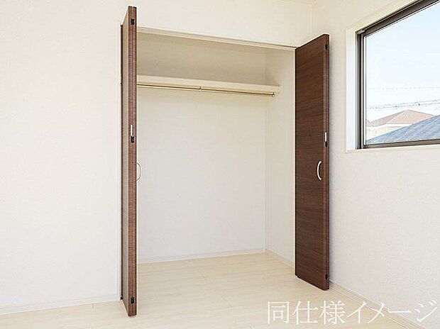 【同仕様画像　（その他内観）】＼同仕様写真／充実した収納スペースなので、お子様が大きくなって、荷物が増えてもたっぷり収納しておけますね