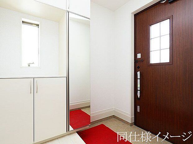 【同仕様画像　（その他内観）】＼同仕様写真／玄関は防犯性の優れたダブルロックドアです！