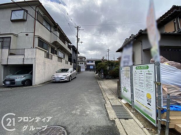 【前面道路含む外観】現地写真更新！充実したアフターサポートで安心！当社は誠実に、丁寧に、お客様一人ひとりに永く安心してお住まいいただけるようなお付き合いをさせていただきます