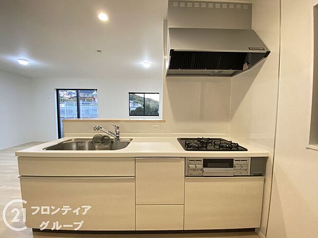 お手入れが楽に行える換気扇やステンレスワークトップは毎日お料理する奥様の味方！