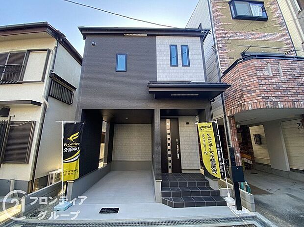 外壁には雨の汚れを浮かして洗い流す、クリーニング機能付きサイディング材を採用しております。自然の力でいつまでも綺麗な外観が保てます!