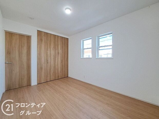 寝室や子供部屋にぴったりなシンプル洋室でお部屋のコーディネートが楽しめますね。