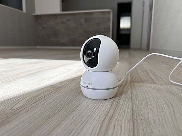 【その他】【施工例／見守りカメラ】お子様がおひとりでお留守番の時や、ペットを飼われているご家庭に人気があります。上下左右に動かせるので、見たい対象物が動いて画角の外に、ということも避けることができます。