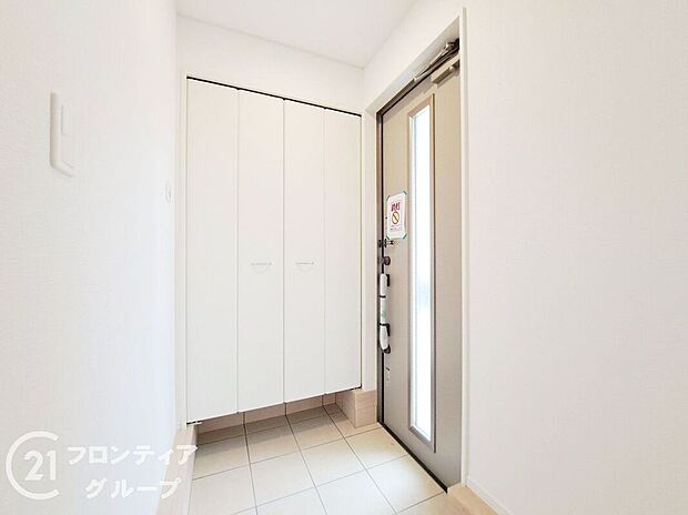 【玄関】玄関は防犯性の優れたダブルロックドアです!