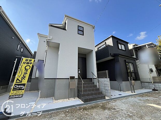 外壁にサイディング材を使用したおしゃれな外観。色柄バリエーションが豊富なため、住まいの表情を豊かに表現してくれます。また、雨で汚れを落としてくれるので、綺麗な外観が長続きします!