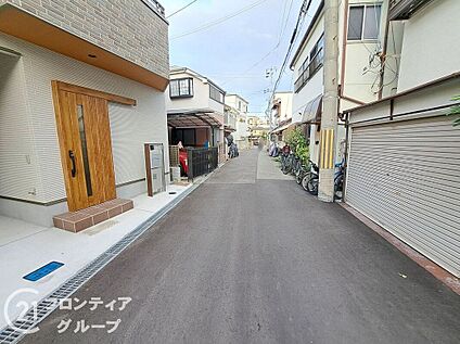 前面道路含む外観