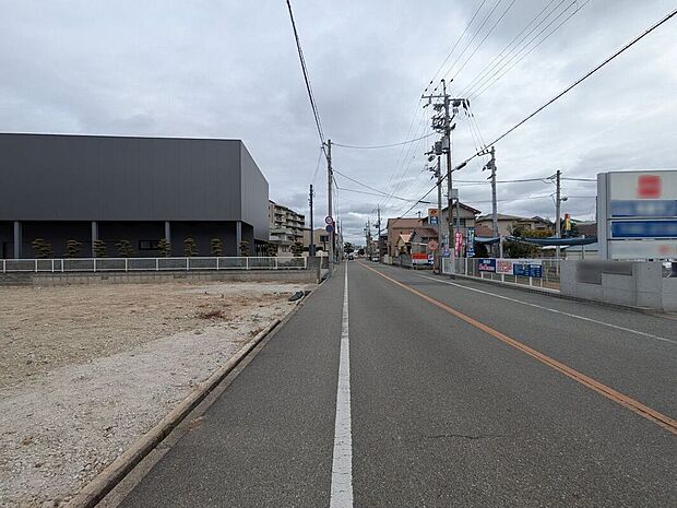 【前面道路含む外観】【現地前道】センチュリーグループにて全国規模の表彰経験多数あり!当社が自信をもってお客様にピッタリの物件をご提案いたします【不動産のプロにお任せください!】