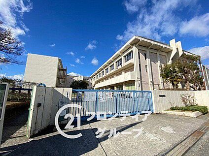 伊丹市立鈴原小学校 620m