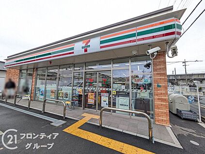 セブンイレブン伊丹御願塚3丁目店 120m