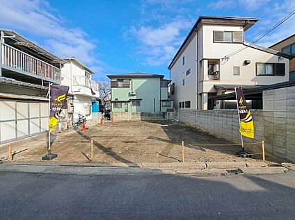 前面道路含む外観