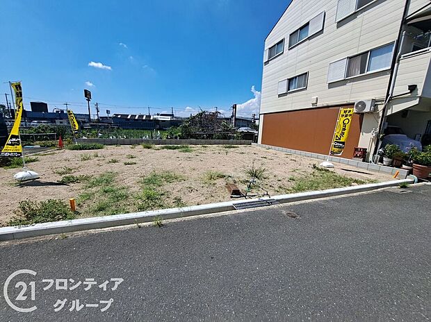 【外観】【現地写真】前の道も広く駐車時も安心ですね♪