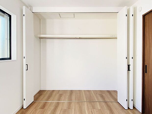 【収納】収納スペースが充実しており、片付けがしやすい住まい。スッキリとした空間づくりをサポートします。