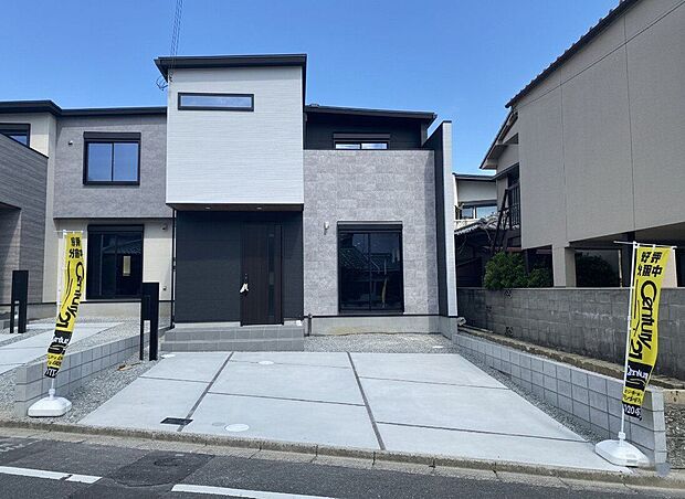 【外観】【2号棟】現地外観写真\当社は年中無休でご案内可能/水曜日や祝日、年末年始も休まず営業!お仕事の予定を無理に変えなくともご案内、ご相談が可能です!お気軽にお問い合わせください♪