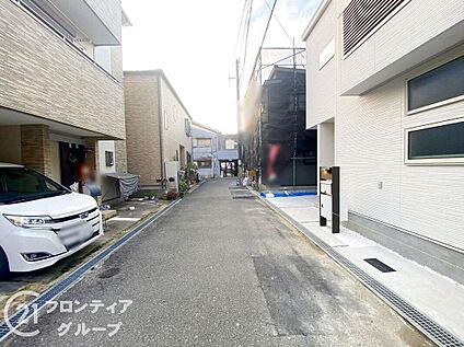 前面道路含む外観