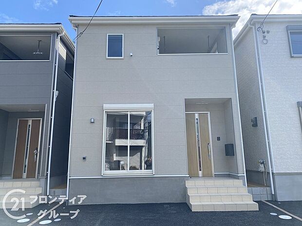 【外観】【2号棟】現地外観写真＼当社は年中無休でご案内可能／水曜日や祝日、年末年始も休まず営業！お仕事の予定を無理に変えなくともご案内、ご相談が可能です！お気軽にお問い合わせください♪