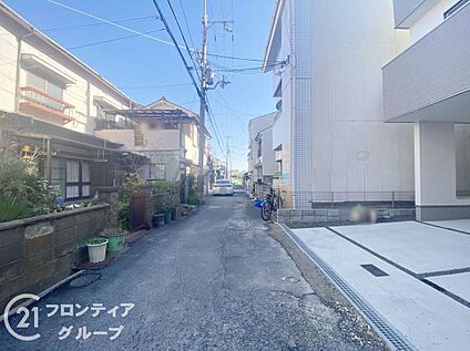 前面道路含む外観