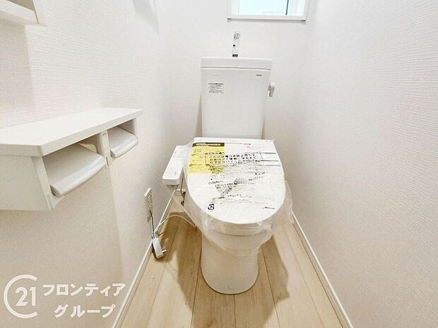 【トイレ】オート開閉のフタなので、手を触れず清潔・快適なトイレです！