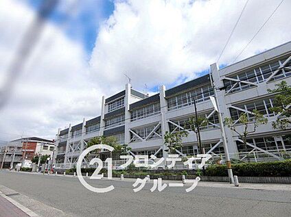 寝屋川市立第一中学校 1700m