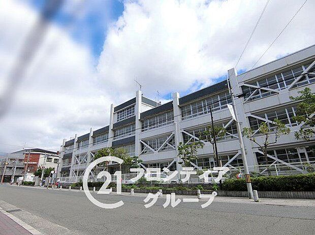 寝屋川市立第一中学校（約1,700m）