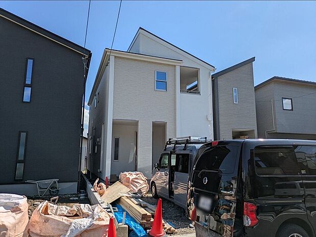 外壁にサイディング材を使用したおしゃれな外観。色柄バリエーションが豊富なため、住まいの表情を豊かに表現してくれます。また、雨で汚れを落としてくれるので、綺麗な外観が長続きします！