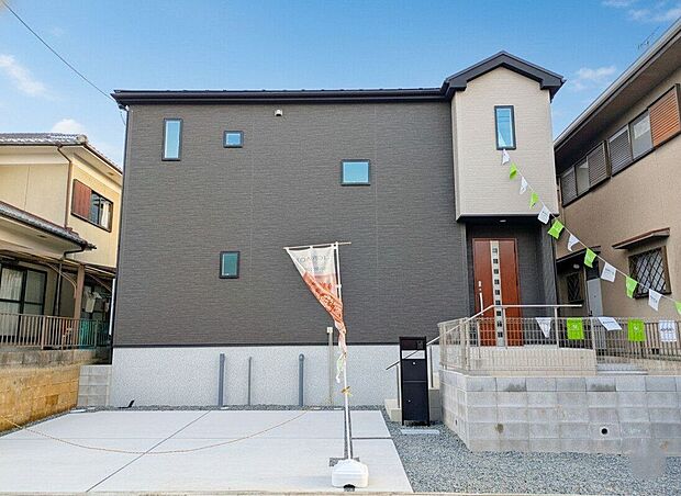 外壁にサイディング材を使用したおしゃれな外観。色柄バリエーションが豊富なため、住まいの表情を豊かに表現してくれます。また、雨で汚れを落としてくれます！