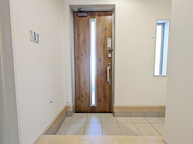 【玄関】玄関は防犯性の優れたダブルロックドアです！