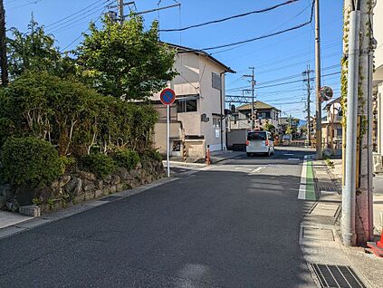 前面道路含む外観