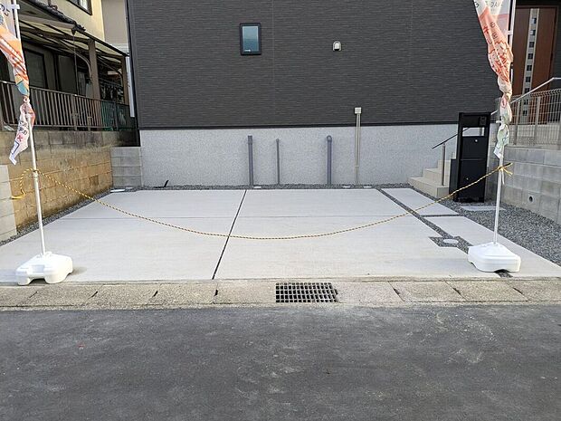 【駐車場】２台分の広々な駐車スペースがあります