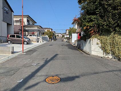 前面道路含む外観