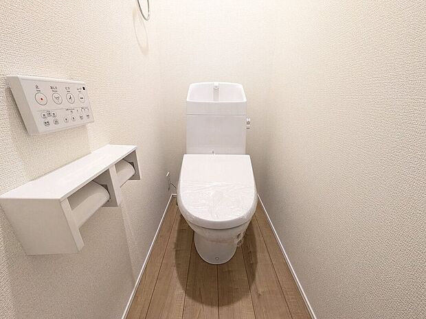 【トイレ】1階、2階どちらにも節水省エネ仕様のシャワートイレを採用しています。