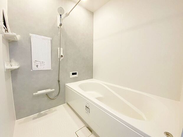 おしゃれなバスルームで、毎日のバスタイムが楽しみになります。デザイン性に優れた空間で、快適な生活をサポートします。