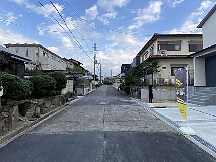 前面道路含む外観