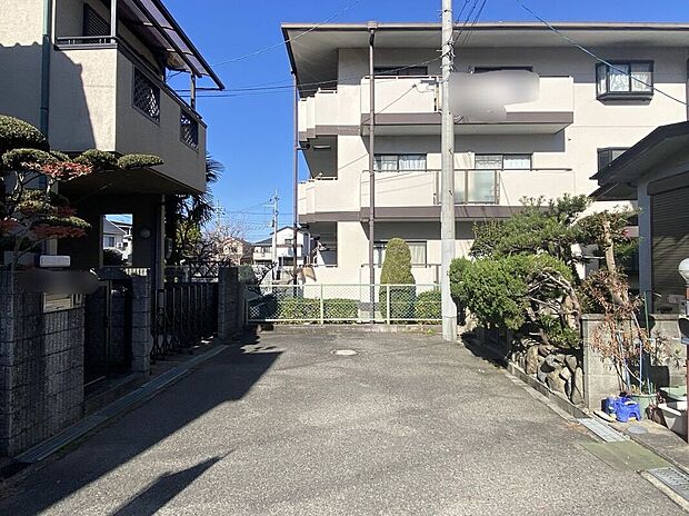 【前面道路含む外観】【現地前道・解体前】センチュリーグループにて全国規模の表彰経験多数あり！当社が自信をもってお客様にピッタリの物件をご提案いたします【不動産のプロにお任せください！】