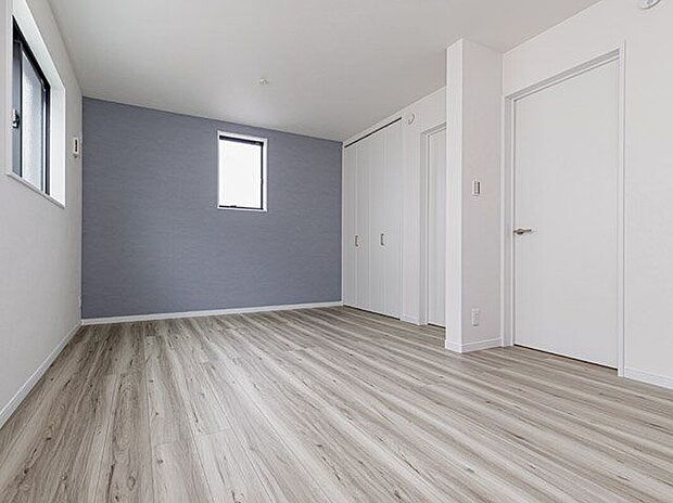 【同仕様画像　（その他内観）】【施工例／洋室】さまざまな色味と相性の良いグレーのグラデーションで、やわらかく優しい印象を持たせてくれる、心安らぐデザインです。