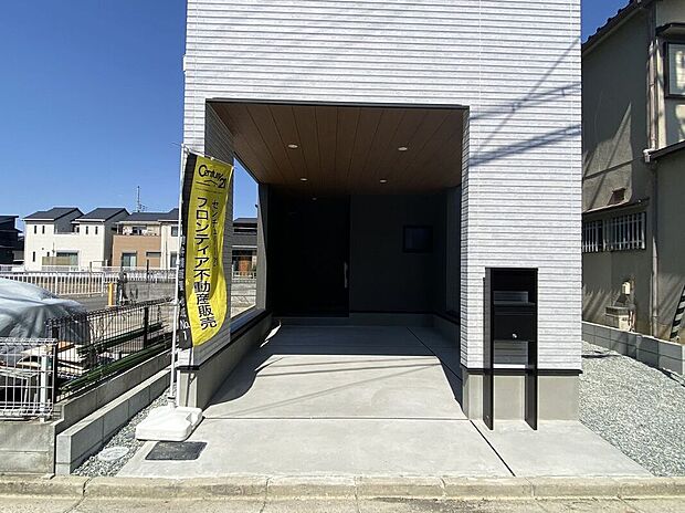 【駐車場】駐車場完備で、車をお持ちの方も安心して利用できる便利で快適な環境が整っており、日常の移動がスムーズです！