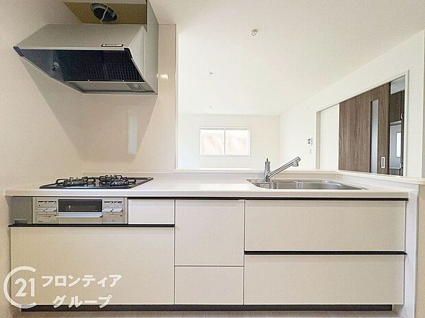 お手入れが楽に行える換気扇やステンレスワークトップは毎日お料理する奥様の味方！