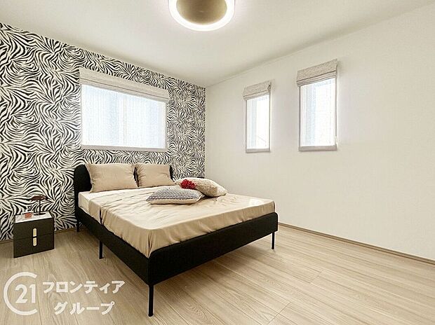 【B12号棟】フローリング材には、木目や色調など木材特有の風合いがあり、ナチュラルな美しさで、日々の生活に温もりを与えてくれます。