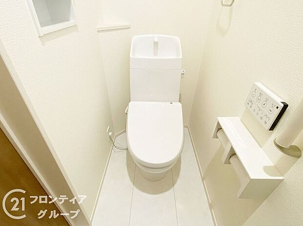 【トイレ】トイレは1階と2階の2カ所に設置!階段を上り下りせずに使用できるので、高齢の方にも安心です!