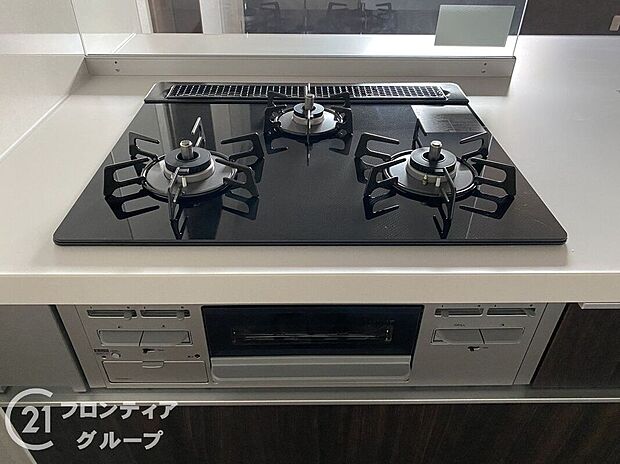 【その他設備】使いやすいコンロを完備したキッチンで、毎日の料理が楽しくなります。火力調整も簡単で、さまざまな料理に対応できます！