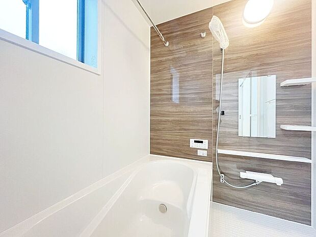 快適なバスルームで、リフレッシュできる時間を楽しむことができます。機能的な設備が整い、快適な生活をサポートします。