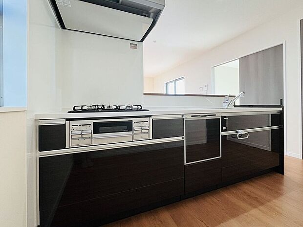 対面カウンターで、家族とコミュニケーションを取りながら料理ができるキッチンです